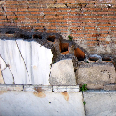 Antik hamamlarda duvardan stma