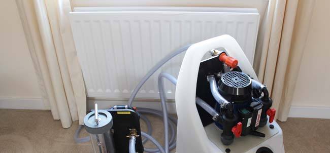 yerden ısıtma sistem temizliği ısıtmalı ve basınçlı makina ile yapılır.